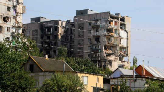 Residential buildings in Mariupol after fighting (Picture: Sipa US/Alamy Stock Photo).