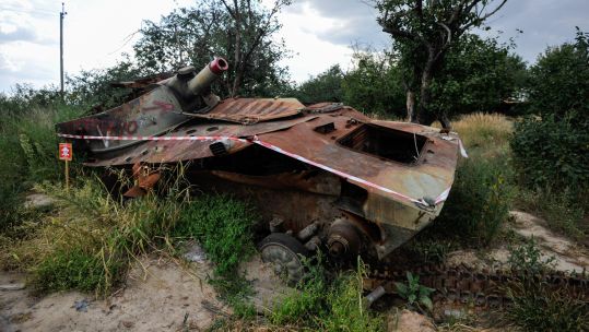 Image ID 2JTDDYF Destroyed self-propelled artillery mount of the Russian army in the village of Andriivka, Kyiv region 29082022 CREDIT Sergei Chuzavkov, ZUMA Press Inc, Alamy Stock Photo.jpg
