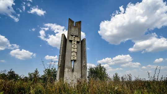 A road sign is seen on the outskirts of Komar, Donetsk Region, eastern Ukraine (Picture: Ukrinform/Alamy Stock Photo).