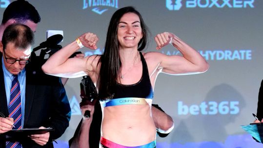 Image ID 2K6GGGN Karriss Artingstall during the weigh-in 14102022 CREDIT PA Alamy Stock Photo