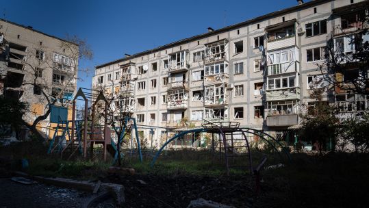 Image ID 2K71WW9 Destroyed residential buildings seen in Bakhmut 15102022 CREDIT Ashley Chan,SOPA,ZUMA Press Wire, Alamy EXP 03122023
