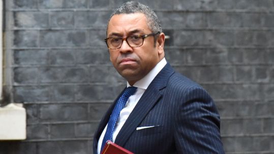 Image ID 2KF9YH1 foreign secretary James Cleverly arrives in Downing Street 17112022 CREDIT Alamy Stock Photo MARTIN DALTON .jpg
