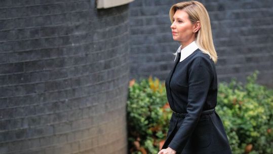 Image ID 2KPYD7Y Olena Zelenska, wife of President Zelensky of the Ukraine, before a visit to Downing Street 28112022 CREDIT Imageplotter Alamy EXP 29112023.jpg