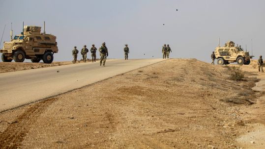 Image ID 2KTW8PD US Army Soldiers dismounted patrol at Al Asad Air Base, Iraq 18112022 CREDIT Alamy, US Army, Zuma EXP 23112024