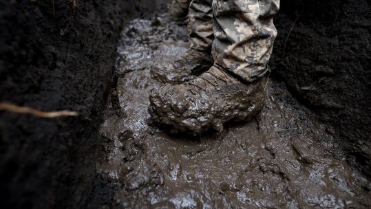 Image ID 2NRNKDF Ukrainian soldier muddy conditions EXP 041123 CREDIT Alamy .jpg