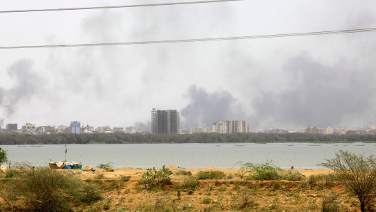 Image ID 2PMXDX9 Khartmou. 15th Apr, 2023. This photo taken on April 15, 2023 shows smoke rising in Khartoum, capital of Sudan. Heavy gunfire was heard in Khartoum. Credit Mohamed Khidir Xinhua Alamy Live News 220423