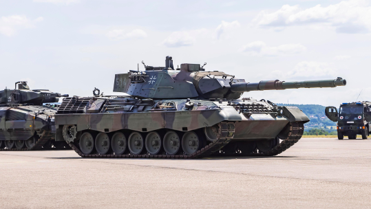 Image ID 2W92AWE LEOPARD 1 A5 main battle tank of the Bundeswehr, army airfield, Bueckeburg, Lower Saxony, Germany 060924 CREDIT ALAMY