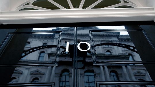 Image ID BKF86W Number 10 Downing Street door 251010 CREDIT GreatBritishStock.com, Alamy Stock Photo