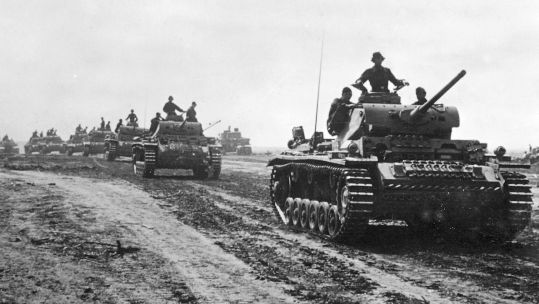 Image ID C45EDX German Panzer III at the tank battle of Kursk, 1943 CREDIT Alamy EXP 23112024