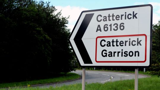 Image ID C7FMW0 Catterick road sign 150811 EXP 041123 CREDIT ALAMY
