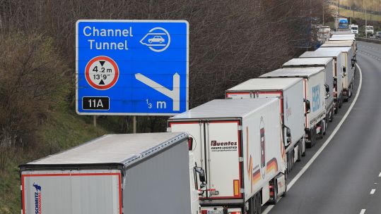 Image ID RYC8HK Lorries queue on the M20 outside Dover in Kent 13032019 CREDIT PA Alamy EXP 06012024 .jpg