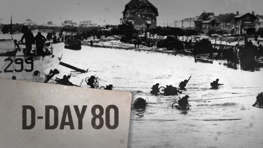 Image ID CWA6HE Allied troops land on the Normandy beaches in France on D-Day, 6 June 1944 plus D-Day graphic CREDIT Everett Collection Historical / Alamy Stock Photo EXP 231124