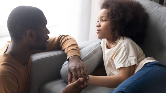Image ID T5WNNT father daughter sofa comforting worried 110322 CREDIT Aleksandr Davydov Alamy Stock Photo