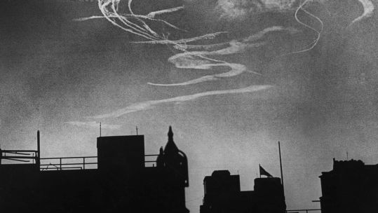 Image ID WHA1XY Battle of Britain image. Battle over London at 9am on 6th September 1940 NO REUSE CREDIT Smith Archive / Alamy Stock Photo