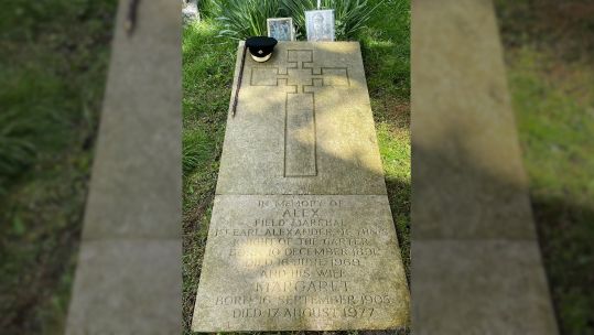 Irish guards officer's neglected grave cleaned 11052023 credit Irish Guards Twitter .jpg