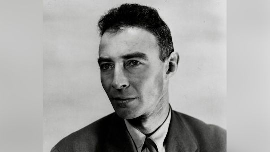 JR Oppenheimer is often called the 'father of the atomic bomb' for his role in the Manhattan Project 01011944 CREDIT PictureLux,The Hollywood Archive,Alamy