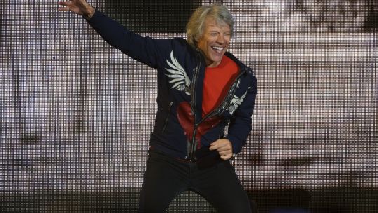 Jon Bon Jovi singing in Dusseldorf, Germany