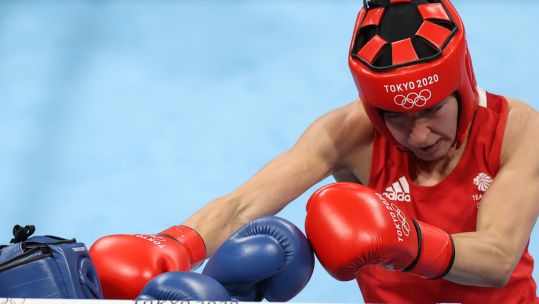 Karriss Artingstall (red) fighting Skye Nicholson at Tokyo 2020 Olympics (Picture: XINHUA Alamy).