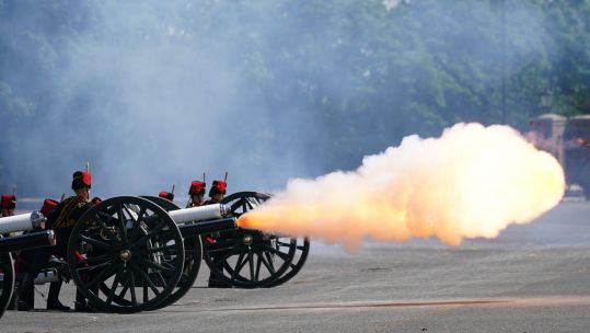 King's Troop Royal Horse Artillery Fire 21 Gun Salute Royal Artillery Barracks Woolwich For Official Queen Elizabeth Birthday 120621 CREDIT PA Images Alamy Stock Photo