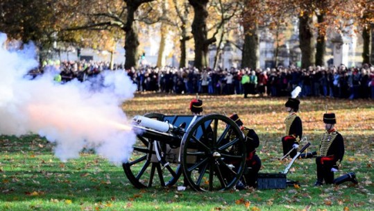 Kings Troop Royal Horse Artillery fire 41 gun salute in Green Park
