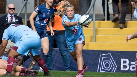 Lucy Nye pass for RAF women v Navy Credit Gary King RAFRU.jpg 