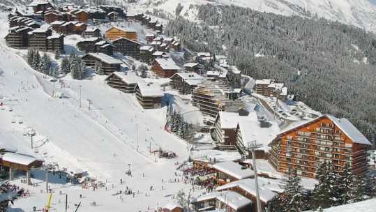 Flt Lt Roger Cruickshank (RAF) Gets Air Over Meribel 