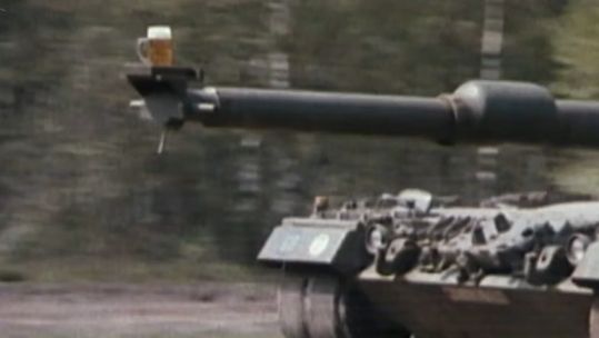 A 1986 German made video about the efficiency of the Leopard 2 battle tank