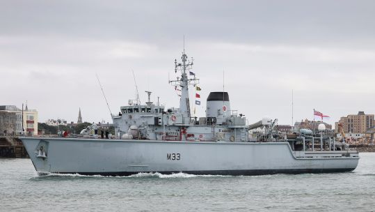 Minehunter HMS Brocklesby returns from Gulf to HNMB Portsmouth 08102021 Credit Royal Navy.jpg