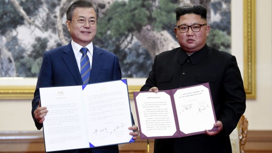 Moon Jae-in Kim Jong Un Korea POOL
