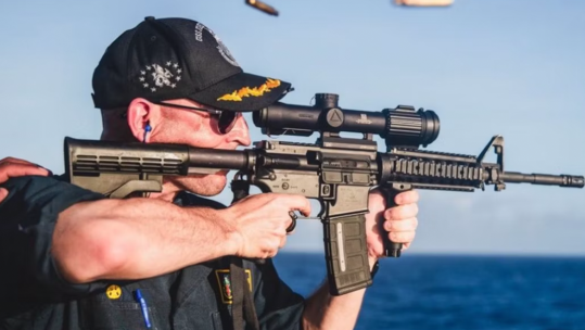 The VCOG Squad Common Optic has been fitted to the rail the wrong way round, with the objective lens to the rear (Picture: US Navy)