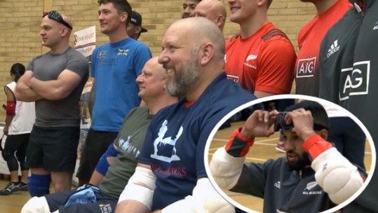 New Zealand rugby players try 'goalball'
