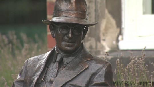 Frank Foley statue