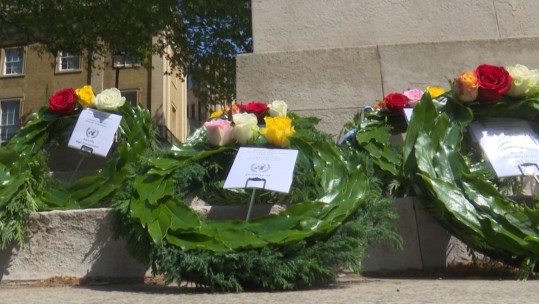 Wreaths at Cenotaph for UN Peacekeepers 
