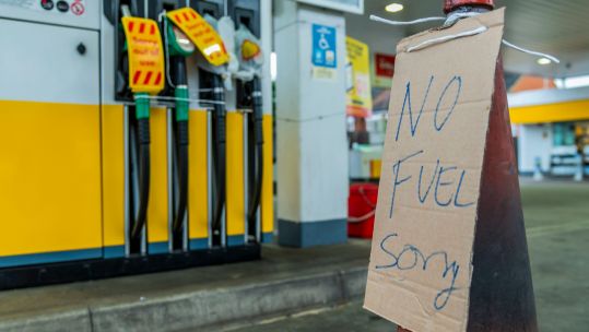 No fuel sign at petrol station near Clapham South, south London, amid fuel shortages across the UK amid panic buying due to shortage of drivers 280921 CREDIT GUY BELL, ALAMY STOCK PHOTO