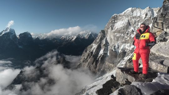 Ollie Ollerton just below Ama Dalbam summit to mark Armistice Day 08112022 CREDIT Ollie Ollerton.jpeg 