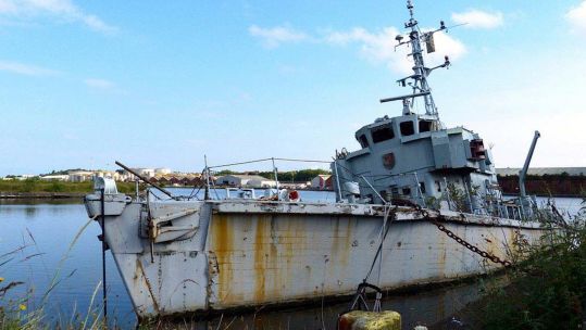Partially sunk minesweeper HMS Bronington in Birkenhead Merseyside in 2022 (Picture: Royal Navy).