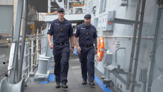 Petty Officers Ben Fawcett (left) and Ryan Bamley.