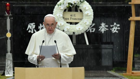Pope Francis delivered a speech and layed a wreath flower at the Atomic Bomb Hypocenter in Nagasaki, 24.11.19 Credit PA