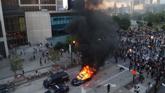 Protestors around the CNN Center in Atlanta confront police re death George Floyd 290520 CREDIT PA