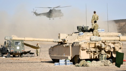 Puma takes off behind Challenger 2 Saif Sareea 3