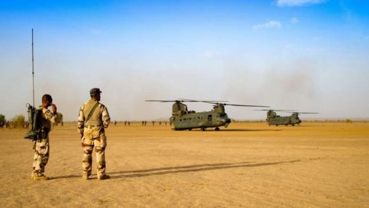 RAF Chinook helicopters in Mali