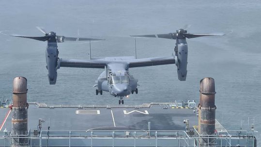 US Osprey operates with RFA Mounts Bay for the first time