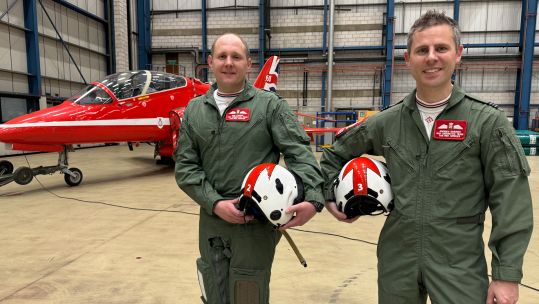 Flight Lieutenant Rob Thomas (left) and Flight Lieutenant Andrew McEwen (right)
