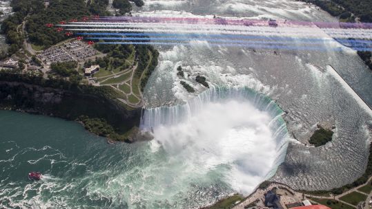 The Red Arrows fly over the Canadian landmark.