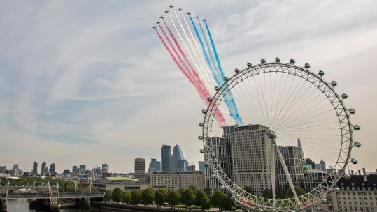 Red Arrows flypast over London on VE Day 75th anniversary 080520 CREDIT MOD.jpg 