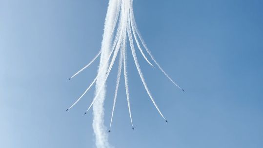 Red Arrows wow crowds ahead of stopping at RAF Akrotiri in Cyprus 280921 CREDIT BFBS
