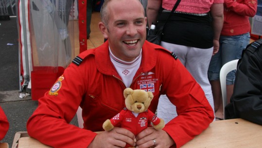 Squadron Leader Mike Ling MBE Red 10 Royal Air Force RAF Red Arrows Flickr Pete Public Domain