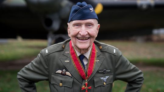 Candy Bomber Retired Colonel Gail S Halvorsen 21 November 2016 (Picture: dpa picture alliance / Alamy Stock Photo).