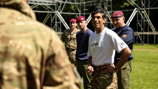 Rishi Sunak talking to Army troops during ITC Catterick visit 010621 CREDIT MOD.jpeg