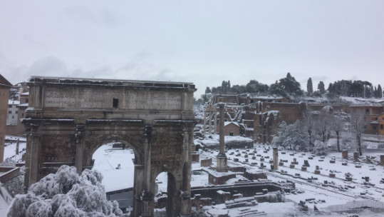 Rome snow 260218 CREDIT Stephen Kay/Twitter